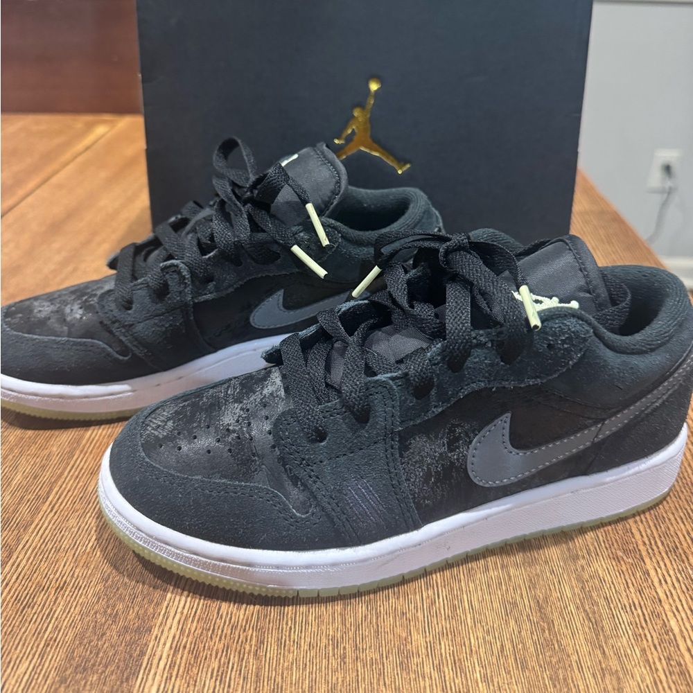 Air Jordan 1 Low SS size 3.5Y